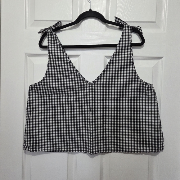 Cotton On Black & White V-neck Gingham Cropped Sleeveless Blouse Size Large - Picture 6 of 7